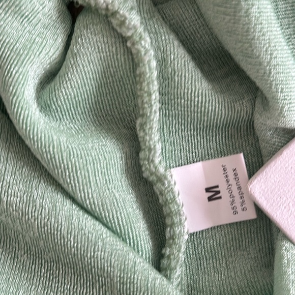 Light Green stretchy crop top size Medium Fashion Nova  EUC - Picture 8 of 8